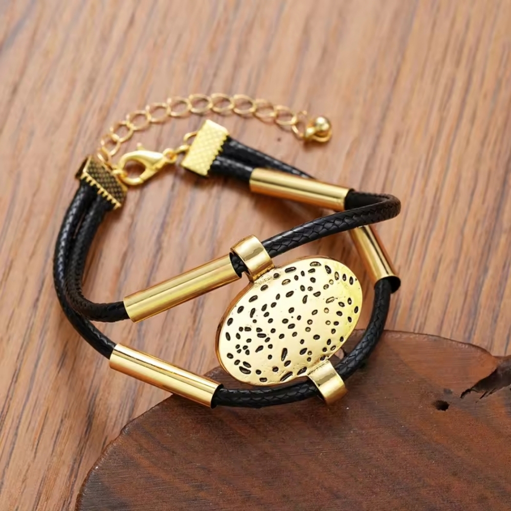 NWOT Gold & Black Necklace with Bracelet Set - Picture 3 of 4